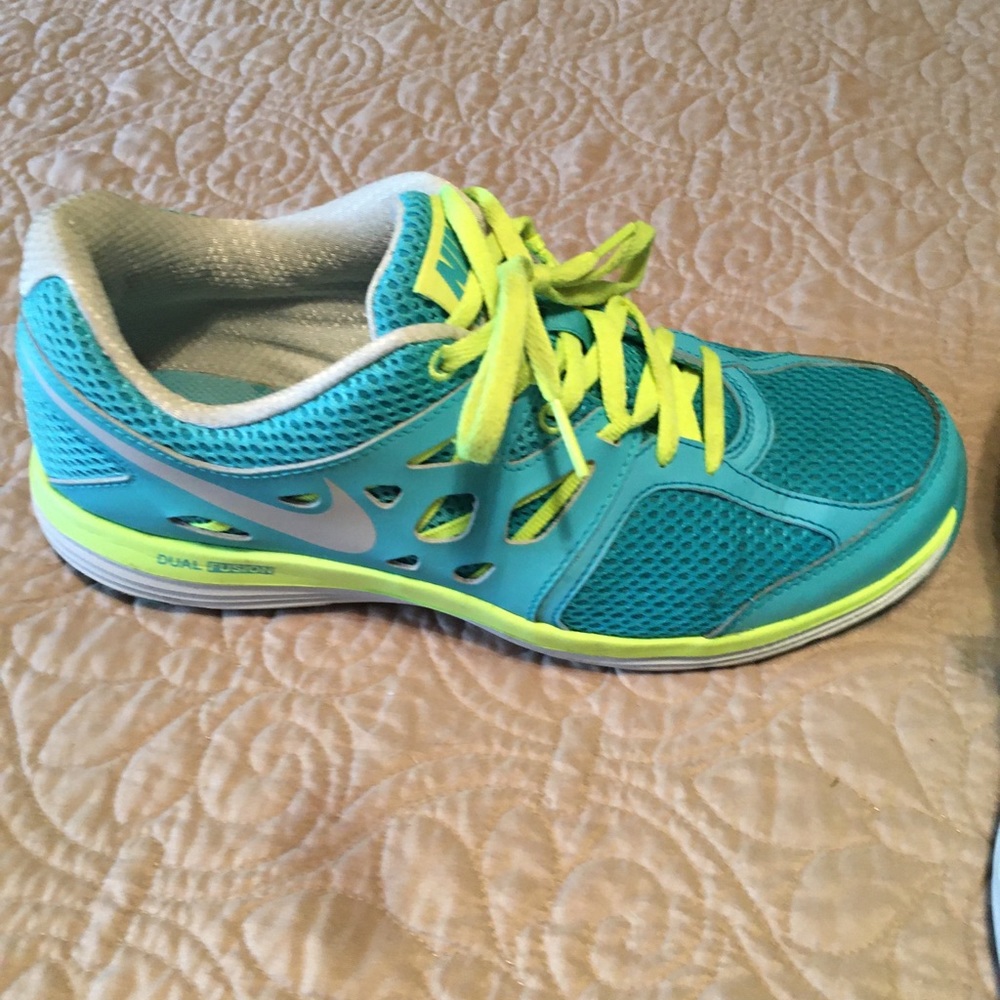Nike - Picture 3 of 3